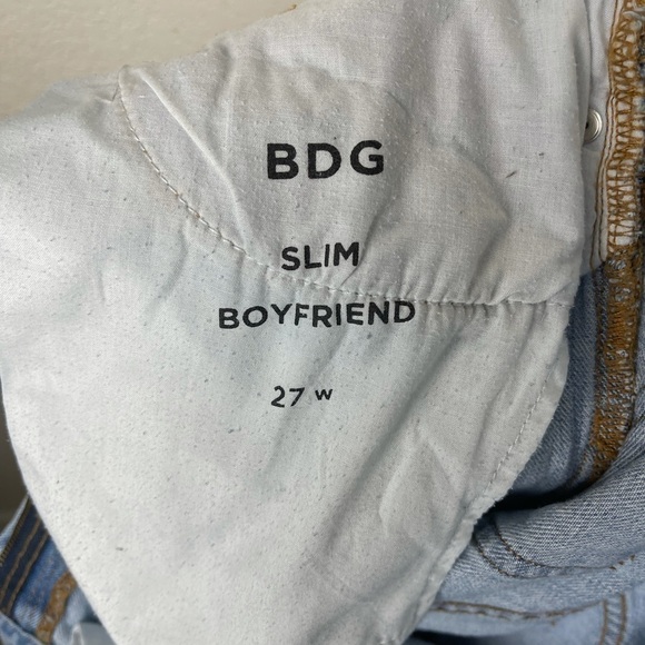 BDG Slim-Fit Destroyed Boyfriend Jean Size 27W - Picture 3 of 7